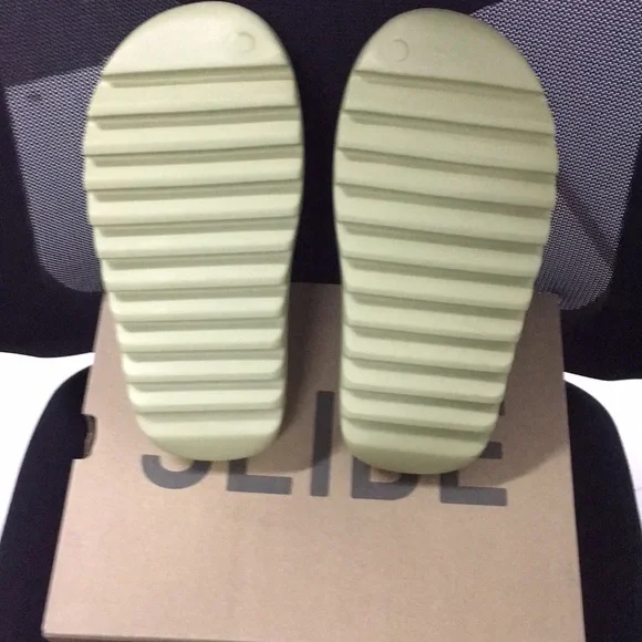Yeezy slides resin size